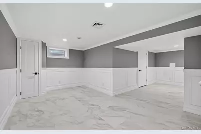 1098 Russell Street, Franklin Square, NY 11010 - Photo 36