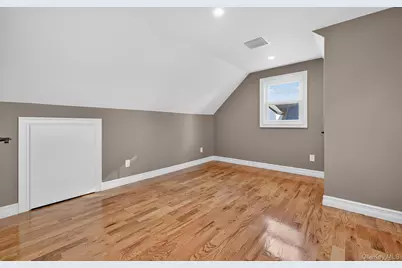 1098 Russell Street, Franklin Square, NY 11010 - Photo 30