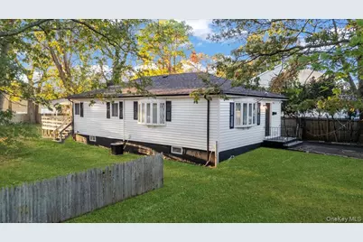 1358 Saxon Avenue, Bay Shore, NY 11706 - Photo 28