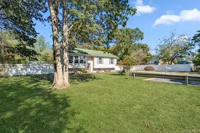 15 New York Avenue, Bay Shore, NY 11706 - Photo 18