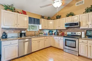 15 New York Ave, Bay Shore, NY 11706 - Photo 6