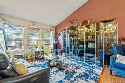 15 New York Avenue, Bay Shore, NY 11706 - Photo 4