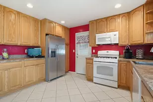 225 Cherry St, Farmingdale, NY 11735 - Photo 20