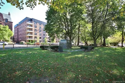 16 N Broadway #5R, White Plains, NY 10601 - Photo 32