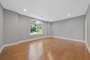 4 Carriage Ct, Dix Hills, NY 11746 - Photo 30