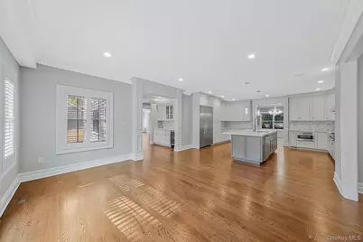 4 Carriage Court, Dix Hills, NY 11746 - Photo 22