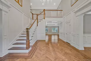 4 Carriage Ct, Dix Hills, NY 11746 - Photo 12