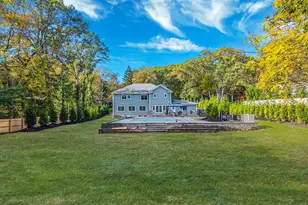 4 Carriage Ct, Dix Hills, NY 11746 - Photo 10