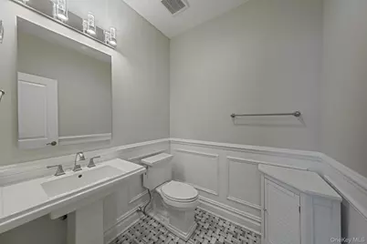 4 Carriage Court, Dix Hills, NY 11746 - Photo 20