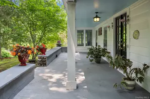 27 Bedford Rd, Pleasantville, NY 10570 - Photo 2