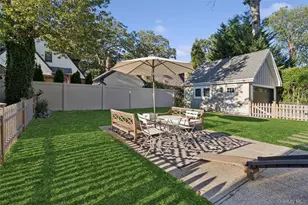 19 Margaret Blvd, Merrick, NY 11566 - Photo 22