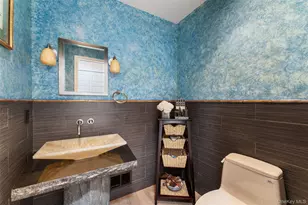 208 Boulder Ridge Rd, Scarsdale, NY 10583 - Photo 4