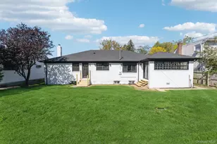 1460 Tyler Ave, East Meadow, NY 11554 - Photo 24