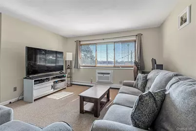 2423 Union Boulevard #8B, Islip, NY 11751 - Photo 1