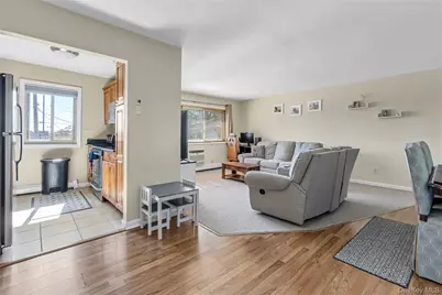 2423 Union Boulevard #8B, Islip, NY 11751 - Photo 4