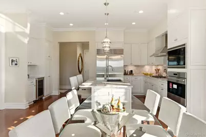 6000 Royal Court #6303, North Hills, NY 11040 - Photo 8