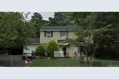 4 Johnson Court, Centereach, NY 11720 - Photo 2