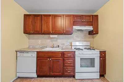 241-20 Northern Boulevard #6E, Douglaston, NY 11362 - Photo 10