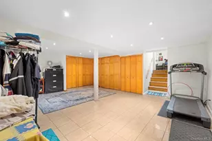 94 Phipps Ln, Plainview, NY 11803 - Photo 40