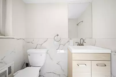 94 Phipps Lane, Plainview, NY 11803 - Photo 22