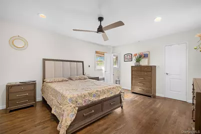 94 Phipps Lane, Plainview, NY 11803 - Photo 24