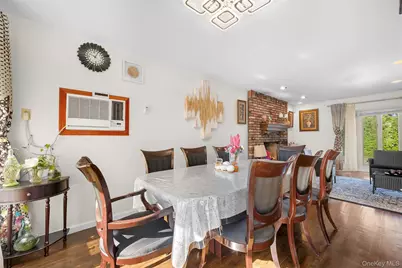 94 Phipps Lane, Plainview, NY 11803 - Photo 18