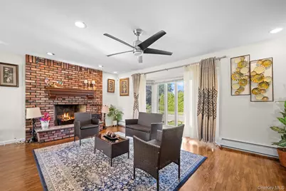 94 Phipps Lane, Plainview, NY 11803 - Photo 8