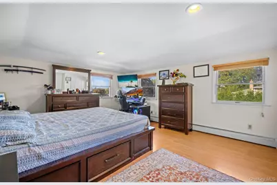 94 Phipps Lane, Plainview, NY 11803 - Photo 36