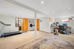 94 Phipps Ln, Plainview, NY 11803 - Photo 38