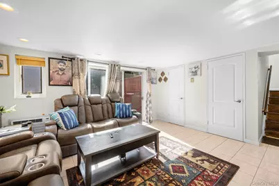 94 Phipps Lane, Plainview, NY 11803 - Photo 20