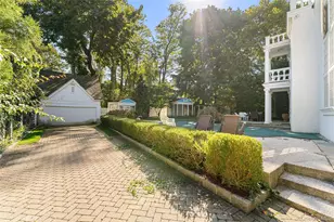 12 Hewitt Ave, Bronxville, NY 10708 - Photo 32