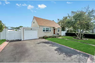 131 Lee Avenue, Hicksville, NY 11801 - Photo 2