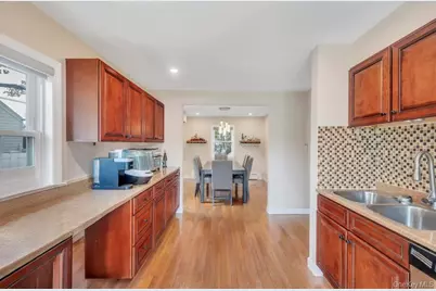 131 Lee Avenue, Hicksville, NY 11801 - Photo 14