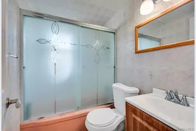 131 Lee Avenue, Hicksville, NY 11801 - Photo 20