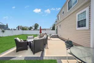 131 Lee Ave, Hicksville, NY 11801 - Photo 34