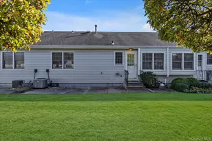 20 Primrose Ln, North Babylon, NY 11703 - Photo 16