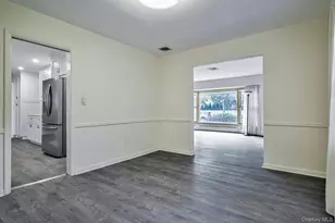 35 Red Oak Pl, Massapequa, NY 11758 - Photo 4