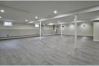 35 Red Oak Place, Massapequa, NY 11758 - Photo 16