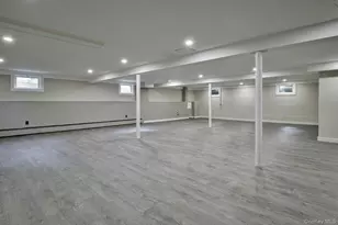 35 Red Oak Pl, Massapequa, NY 11758 - Photo 16