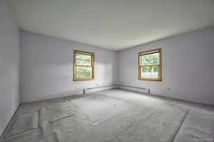 35 Red Oak Pl, Massapequa, NY 11758 - Photo 8