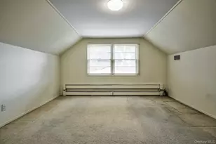 35 Red Oak Pl, Massapequa, NY 11758 - Photo 14