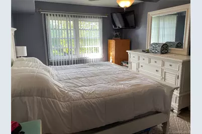 107 Mariners Way, Copiague, NY 11726 - Photo 18