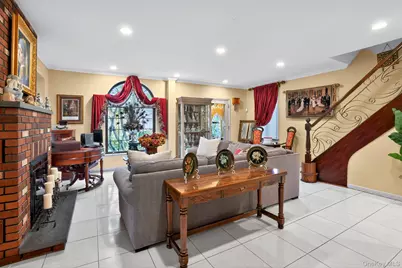 915 Malba Drive, Whitestone, NY 11357 - Photo 14