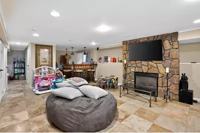 915 Malba Drive, Whitestone, NY 11357 - Photo 6