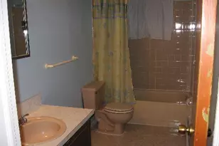 540 Oak St, Copiague, NY 11726 - Photo 12