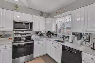 316 Vanderbilt Blvd, Oakdale, NY 11769 - Photo 4