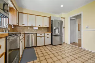 1982 Stratford Dr, Westbury, NY 11590 - Photo 12