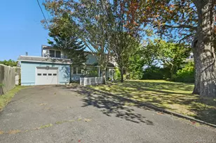 136 Connetquot Dr, Oakdale, NY 11769 - Photo 2