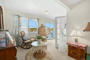 136 Connetquot Dr, Oakdale, NY 11769 - Photo 16