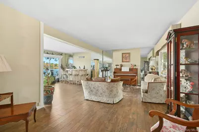 136 Connetquot Drive, Oakdale, NY 11769 - Photo 4